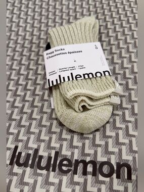 Lululemon Ragg Quarter-Length Socks — Light Sage with Cream Trim